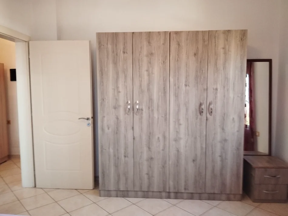 Tirane, jepet me qera apartament 1+1 Kati 2, 70 m² 350 € 