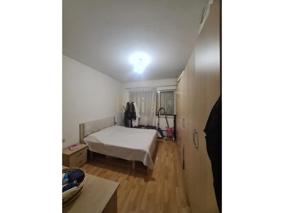 Tirane, jepet me qera 1+1 , 75 m² 500 € (ish Parku)