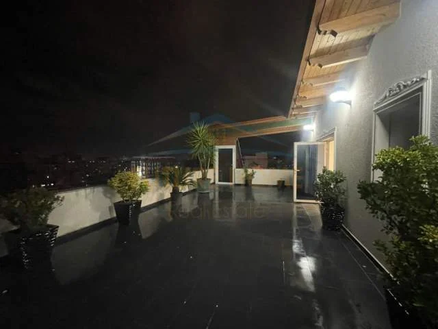 Tirane, jepet me qera ambjent biznesi Kati 10, 107 m² 1.300 Euro (RRUGA E KAVAJES)