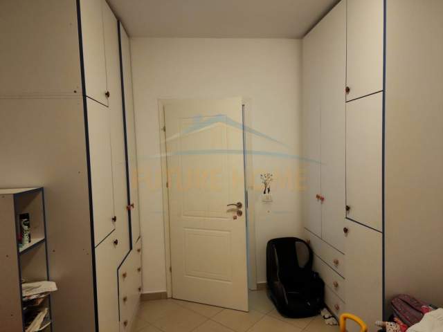 Tirane, jepet me qera apartament 2+1 Kati 4, 92 m² 450 Euro