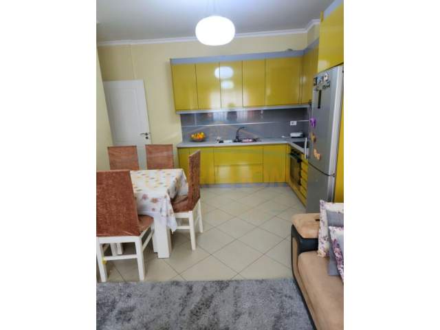 Tirane, jepet me qera apartament 2+1 Kati 4, 92 m² 450 Euro