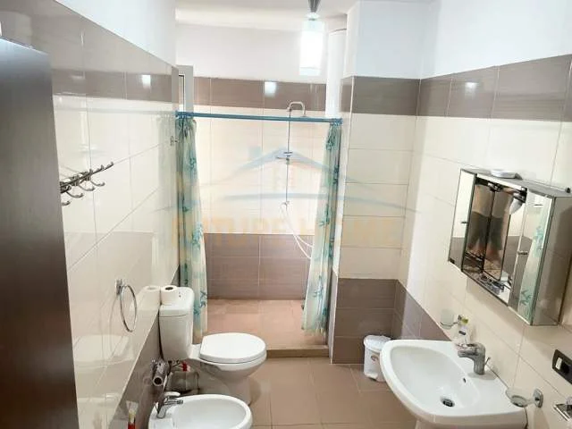 Tirane, jepet me qera apartament 1+1 Kati 7, 66 m² 400 Euro (Xhanfize Keko)