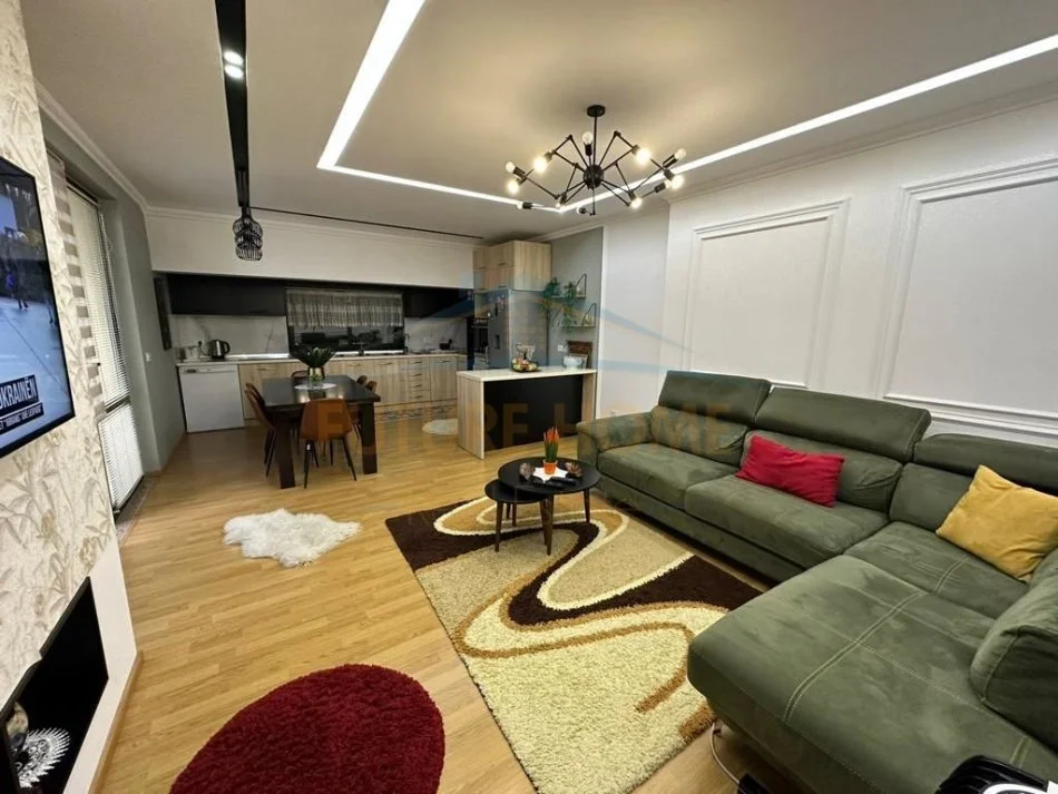 Durres, shitet Vile 5+1+Ballkon, Kati 0, 1,000 m² 300,000 € (SHKOZET,DURRES)