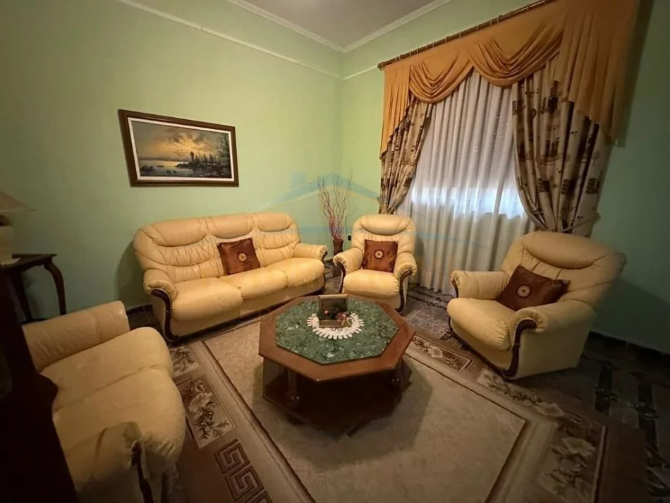 Durres, shitet Vile 5+1+Ballkon, Kati 0, 1,000 m² 300,000 € (SHKOZET,DURRES)