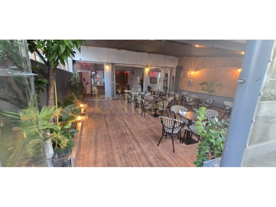 Tirane, jepet me qera , 200 m² 700 € (Prane fakultetit ekonomik)