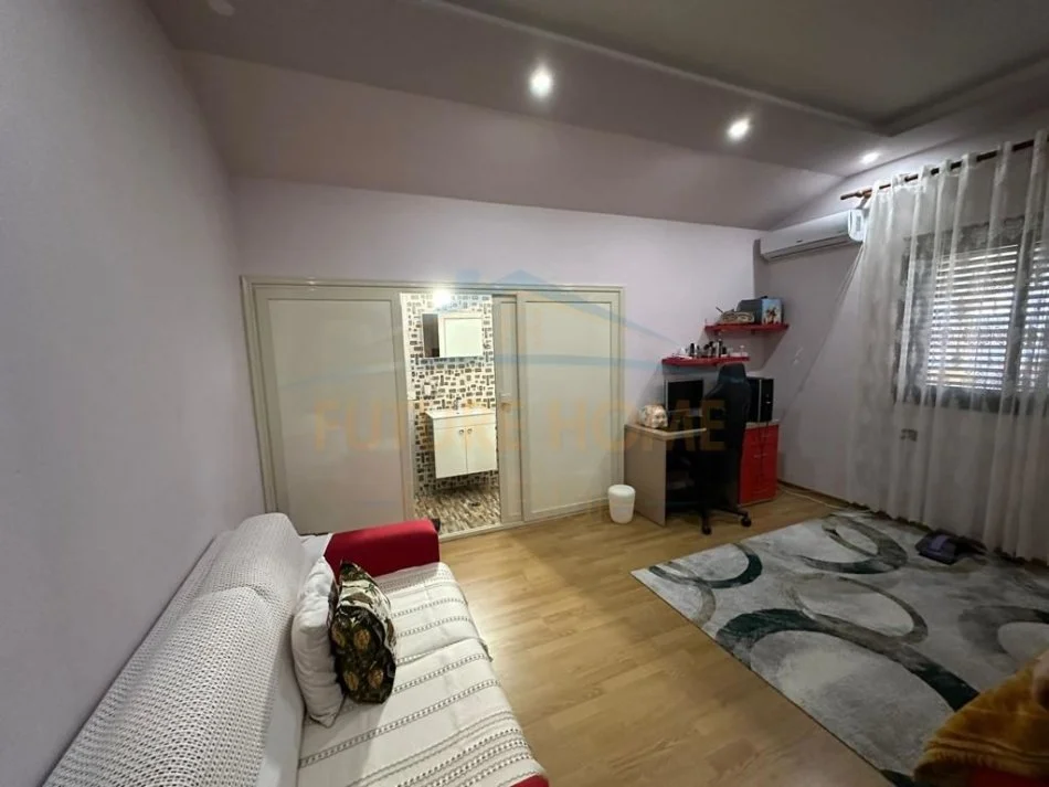 Durres, shitet Vile 5+1+Ballkon, Kati 0, 1,000 m² 300,000 € (SHKOZET,DURRES)