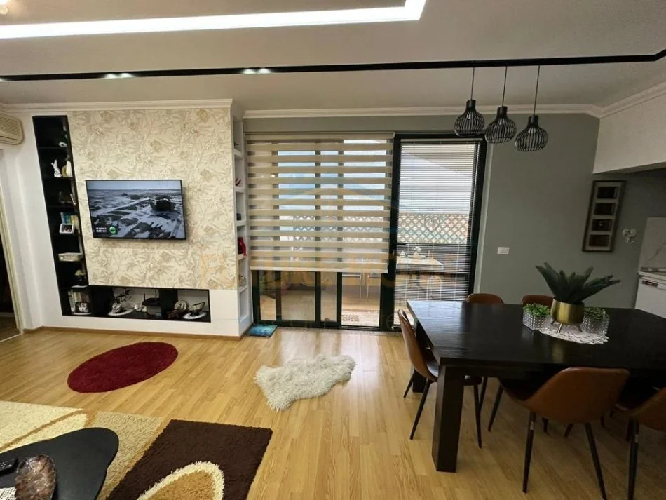 Durres, shitet Vile 5+1+Ballkon, Kati 0, 1,000 m² 300,000 € (SHKOZET,DURRES)