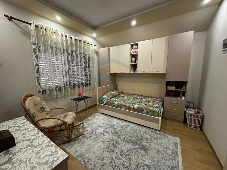 Durres, shitet Vile 5+1+Ballkon, Kati 0, 1,000 m² 300,000 € (SHKOZET,DURRES)