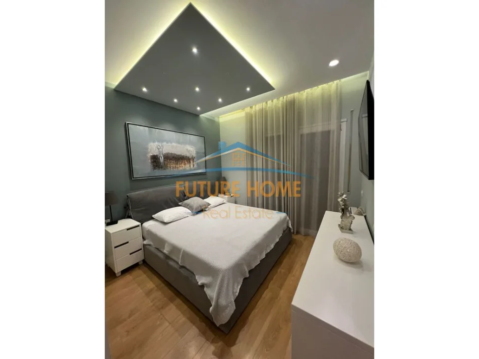 Tirane, jepet me qera apartament 2+1+Ballkon Kati 2, 109 m² 900 € (Kopshti Botanik)