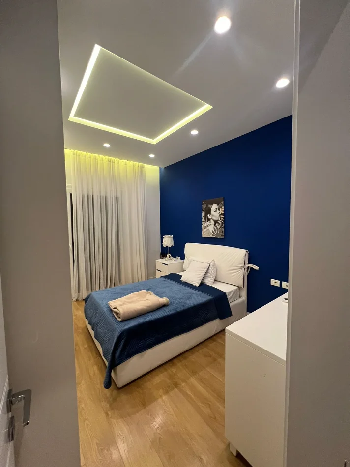 Tirane, jepet me qera apartament 2+1+Ballkon Kati 2, 109 m² 900 € (Kopshti Botanik, pranë Xhamisë së Selitës.)