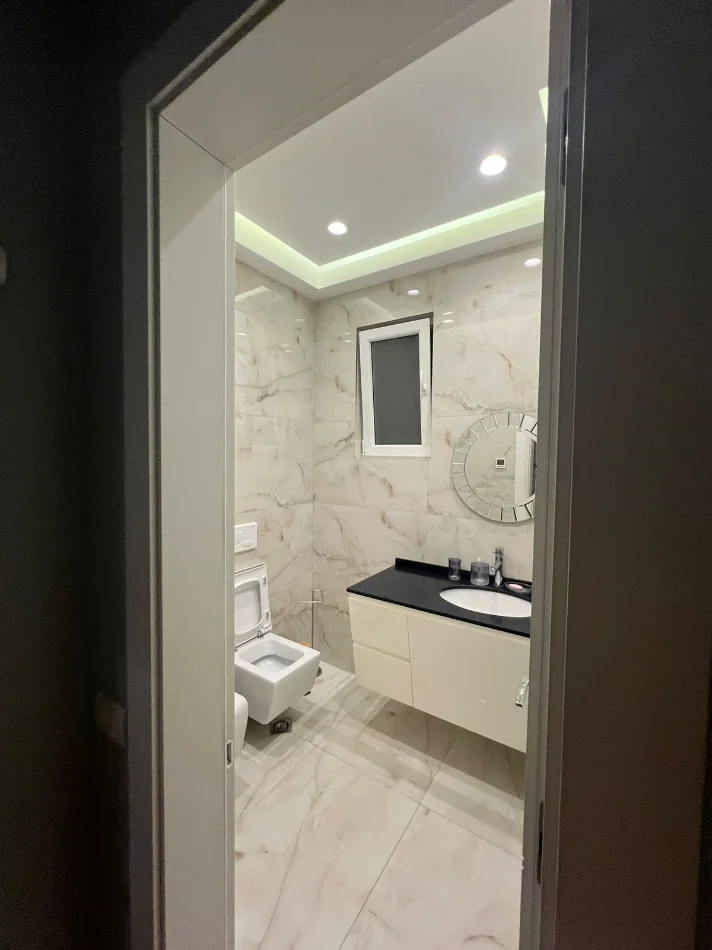 Tirane, jepet me qera apartament 2+1+Ballkon Kati 2, 109 m² 900 € (Kopshti Botanik, pranë Xhamisë së Selitës.)