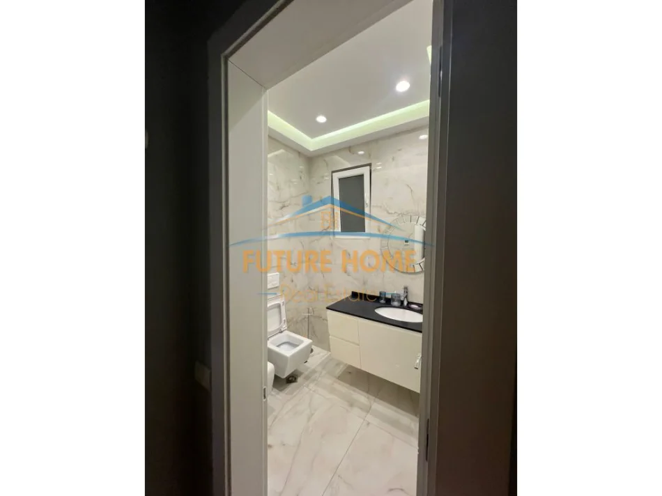 Tirane, jepet me qera apartament 2+1+Ballkon Kati 2, 109 m² 900 € (Blloku)
