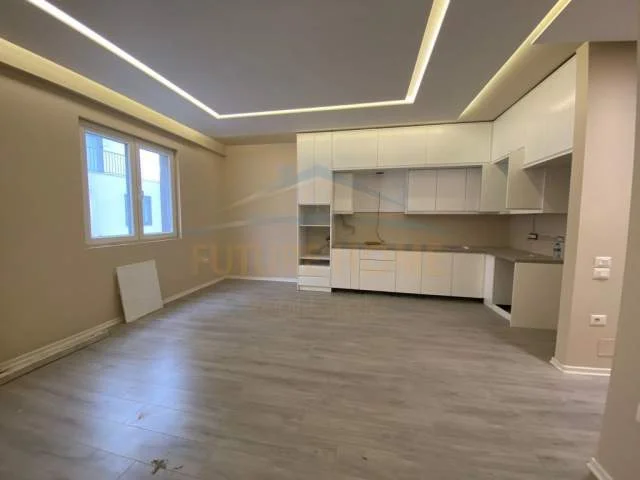 Tirane, shitet apartament 3+1 Kati 4, 133 m² 172.000 Euro (YZBERISHT)