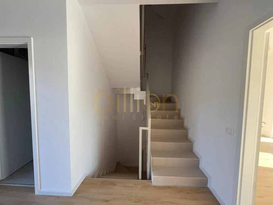 Tirane, jepet me qera 2 Katshe , 200 m² 1.000 € (Farkë)