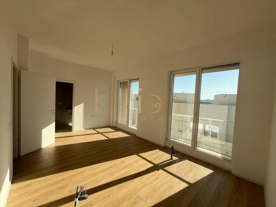 Tirane, jepet me qera 2 Katshe , 200 m² 1.000 € (Farkë)