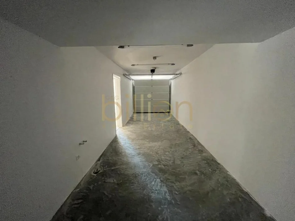 Tirane, jepet me qera 2 Katshe , 200 m² 1.000 € (Farkë)