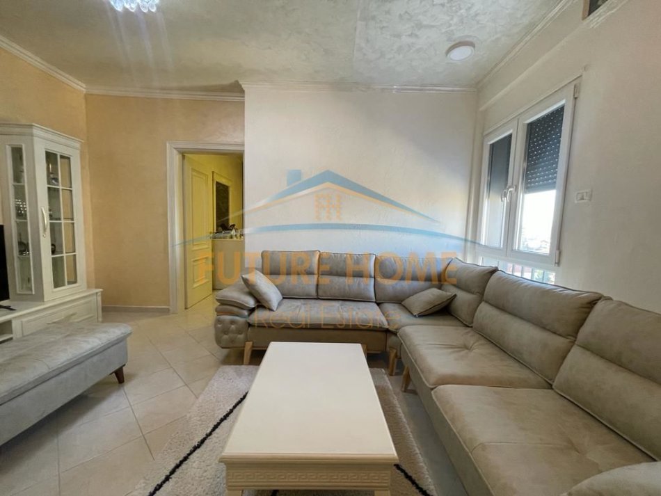 Tirane, shitet apartament 1+1+Aneks+Ballkon Kati 5, 67 m² 128.000 € (Rruga Dritan Hoxha)