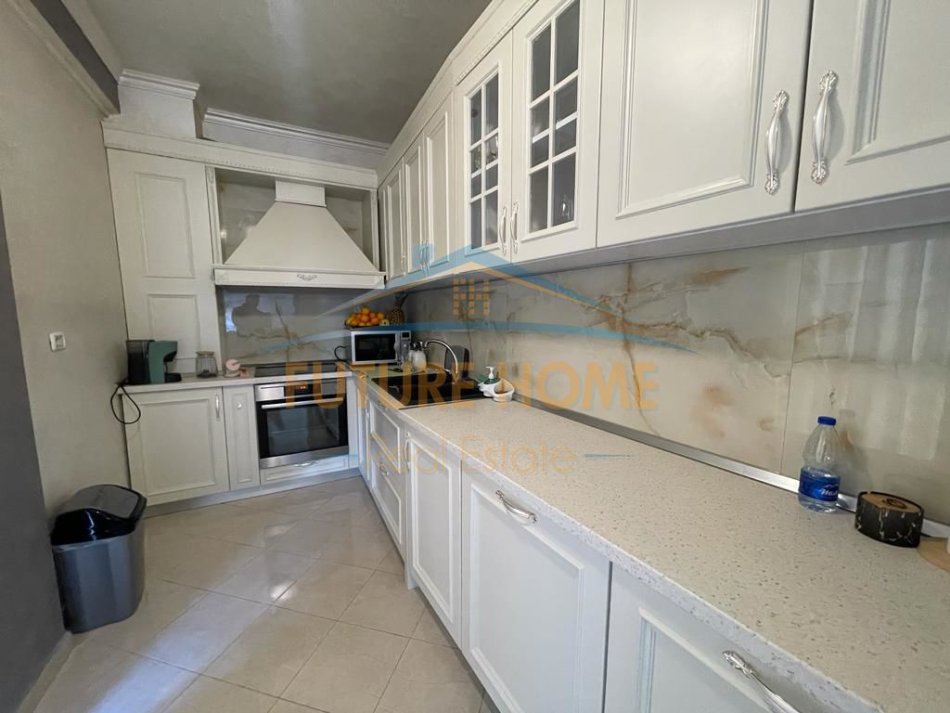 Tirane, shitet apartament 1+1+Aneks+Ballkon Kati 5, 67 m² 128.000 € (Rruga Dritan Hoxha)