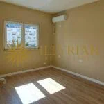 Tirane, jepet me qera ambjent biznesi Kati 3, 105 m² 700 € (Komuna e Parisit)