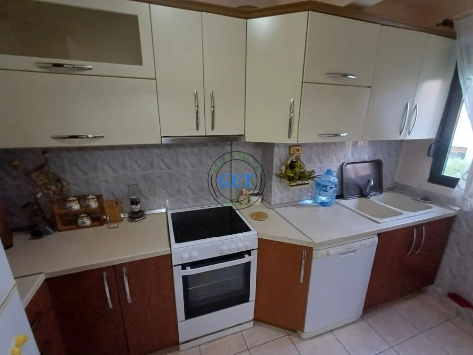 Durres, jepet me qera apartament 1+1 Kati 2, 55 m² 250 € (Fusha e Reres)