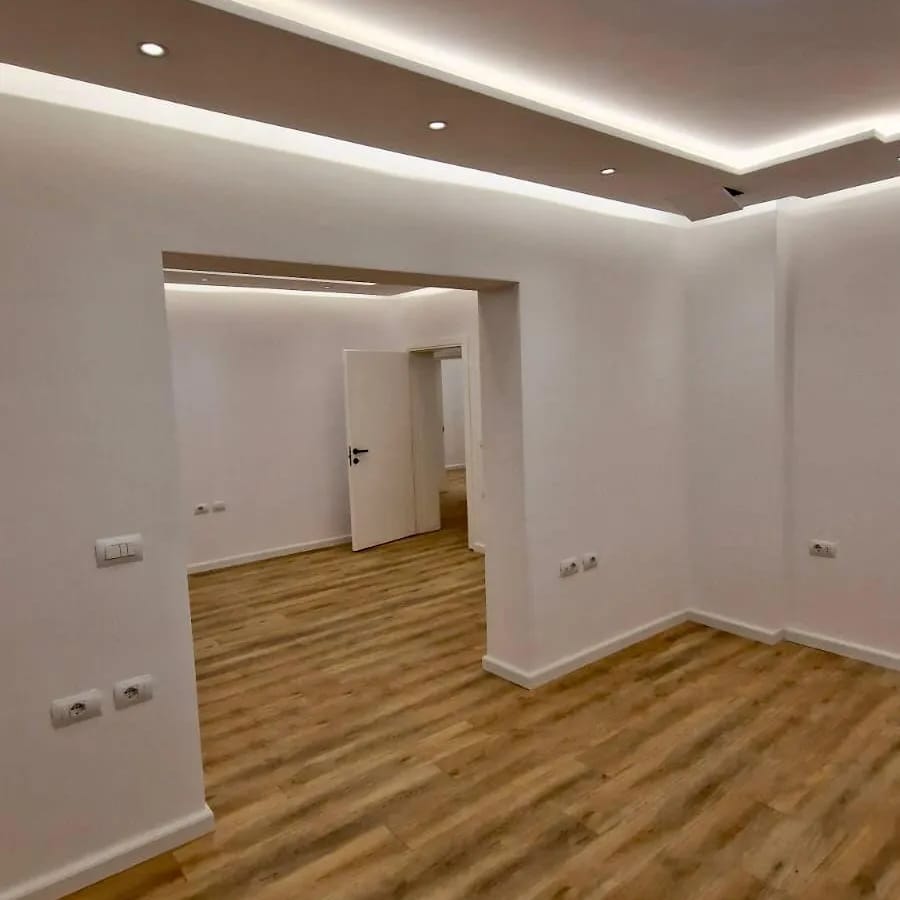 Tirane, jepet me qera zyre Kati 1, 120 m² 1.100 € (rruga e durresit)