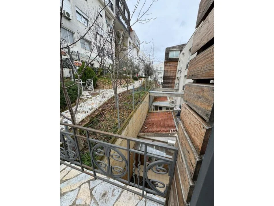 Tirane, jepet me qera apartament 1+1 Kati 3, 51 m² 400 € (KODRA E DIELLIT)