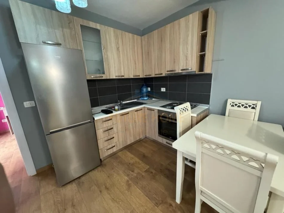 jepet me qera apartament 1+1+Ballkon Kati 3, 51 m² 400 € (KODRA E DIELLIT 1)