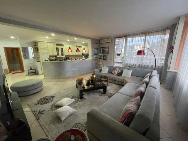 Tirane, jepet me qera apartament 2+1+BLK Kati 17, 140 m² 800 Euro (Sami Frasheri)