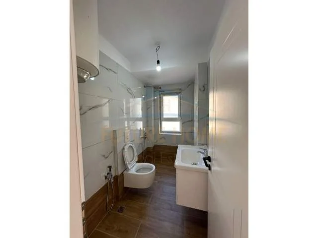 Tirane, shitet apartament 2+1 Kati 4, 88.000 Euro (OXHAKU)