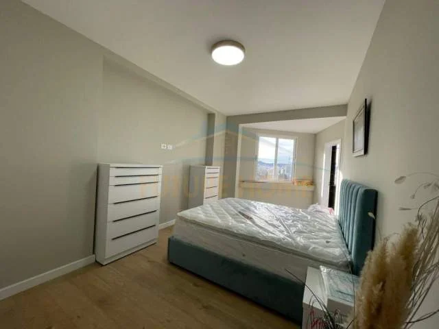 Tirane, jepet me qera apartament 2+1+BLK Kati 9, 140 m² 800 Euro (Rruga Mihal Grameno)