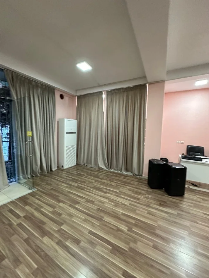 Tirane, shitet ambjent biznesi Kati 0, 80 m² 300.000 € (Myslym Shyri)