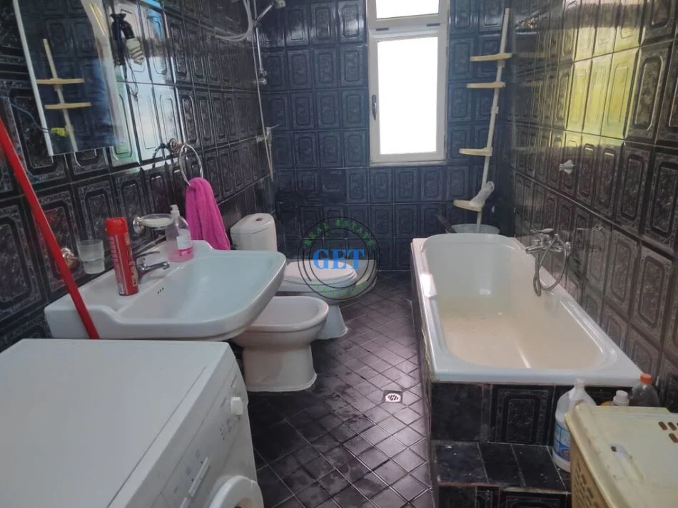 Durres, jepet me qera apartament 2+1 Kati 4, 75 m² 300 € (Lagja 18)