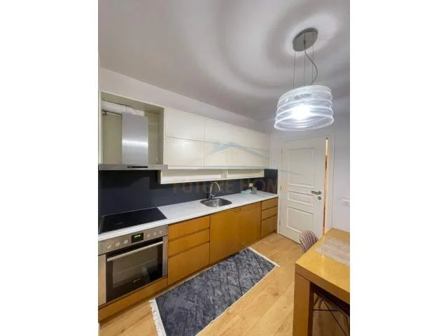 Tirane, jepet me qera apartament 2+1+BLK Kati 2, 90 m² 700 Euro (Kompleksik Kolombo)