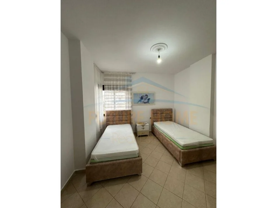 Durres, jepet me qera apartament 2+1 Kati 5, 350 € 