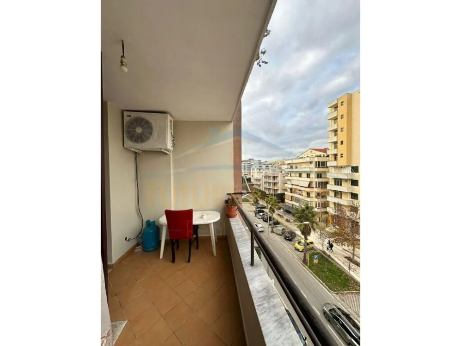 Durres, jepet me qera apartament 2+1 Kati 5, 350 € 