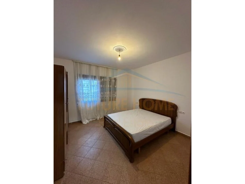 Durres, jepet me qera apartament 2+1 Kati 5, 350 € 