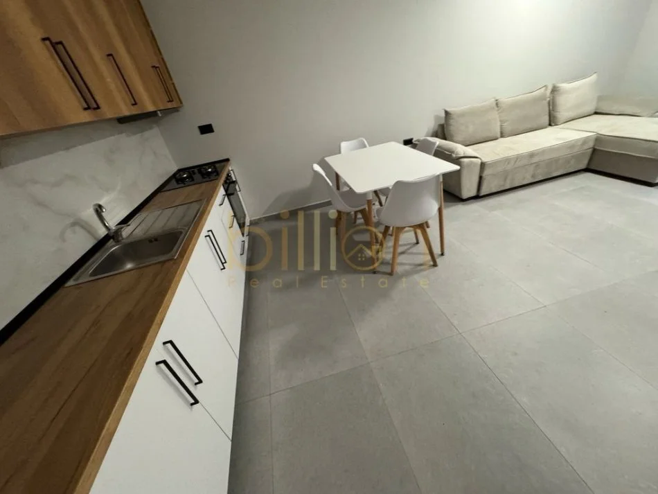 Tirane, jepet me qera 1+1 , 65 m² 450 €