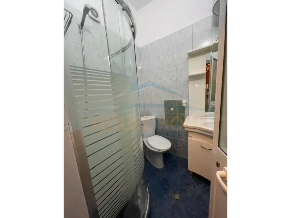 Durres, jepet me qera apartament 1+1+Ballkon Kati 10, 55 m² (vollga)