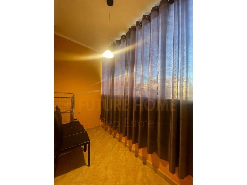 Durres, jepet me qera apartament 1+1+Ballkon Kati 10, 55 m² (vollga)