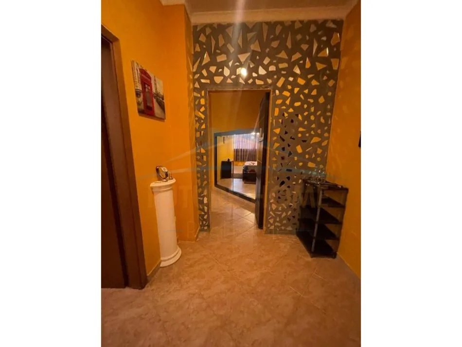 Durres, jepet me qera apartament 1+1+Ballkon Kati 10, 55 m² (vollga)