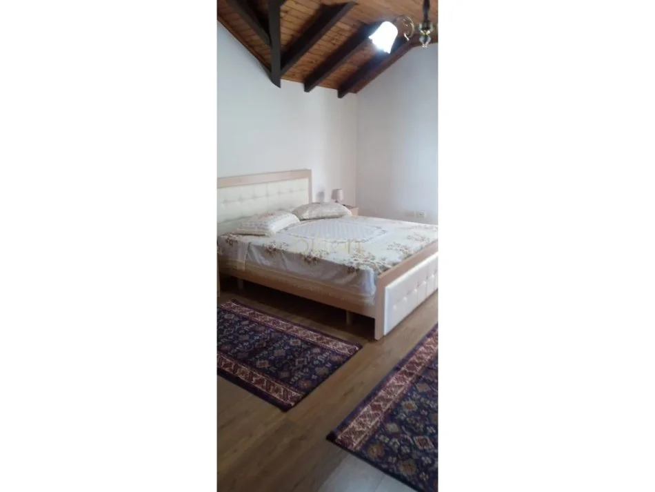 Tirane, jepet me qera 3+1 , 120 m² 550 € (Xhamllik)
