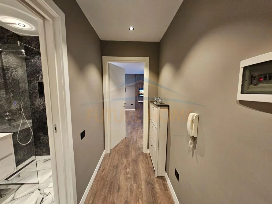 Tirane, jepet me qera apartament 1+1 Kati 8, 65 m² 600 € 