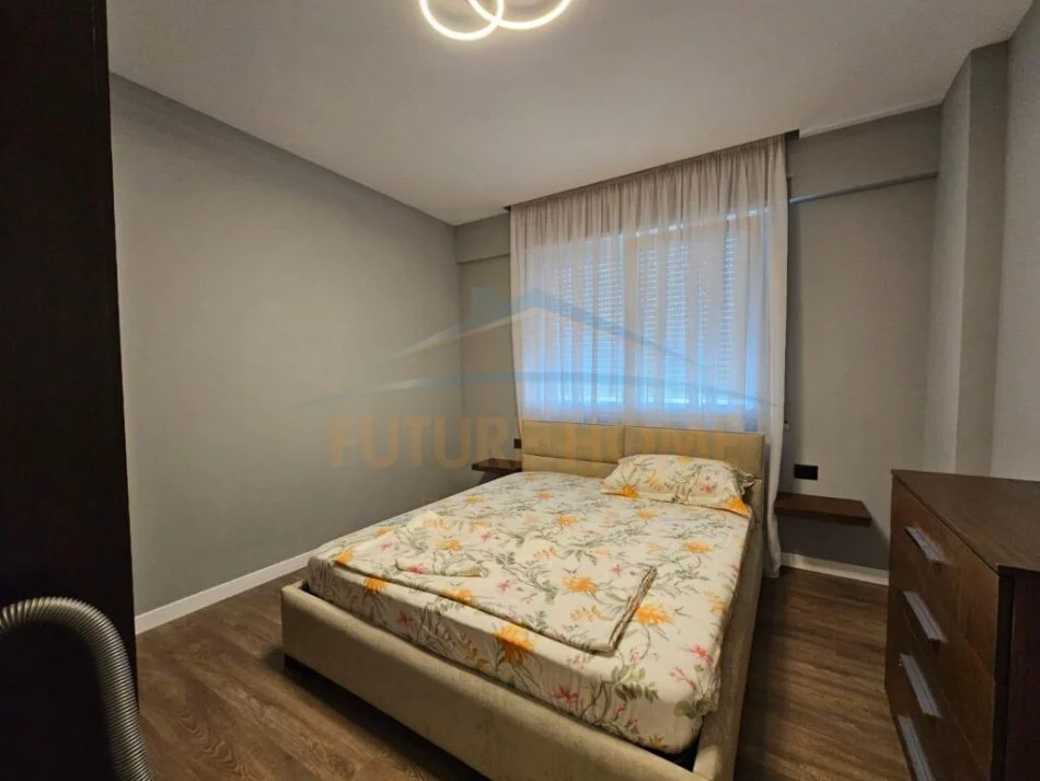 Tirane, jepet me qera apartament 1+1 Kati 8, 65 m² 600 € 