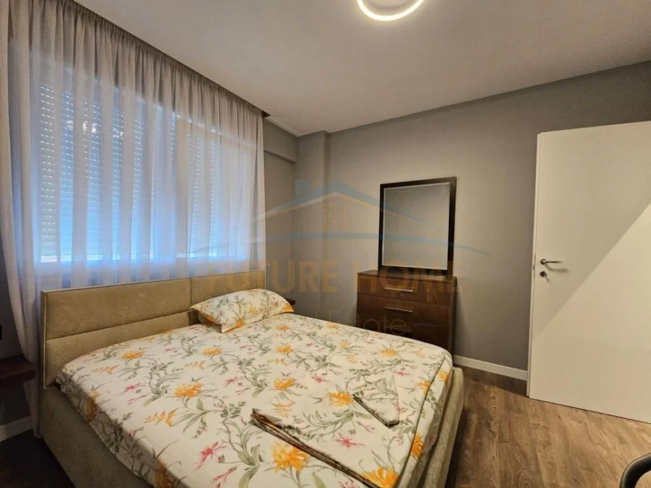 Tirane, jepet me qera apartament 1+1 Kati 8, 65 m² 600 € 