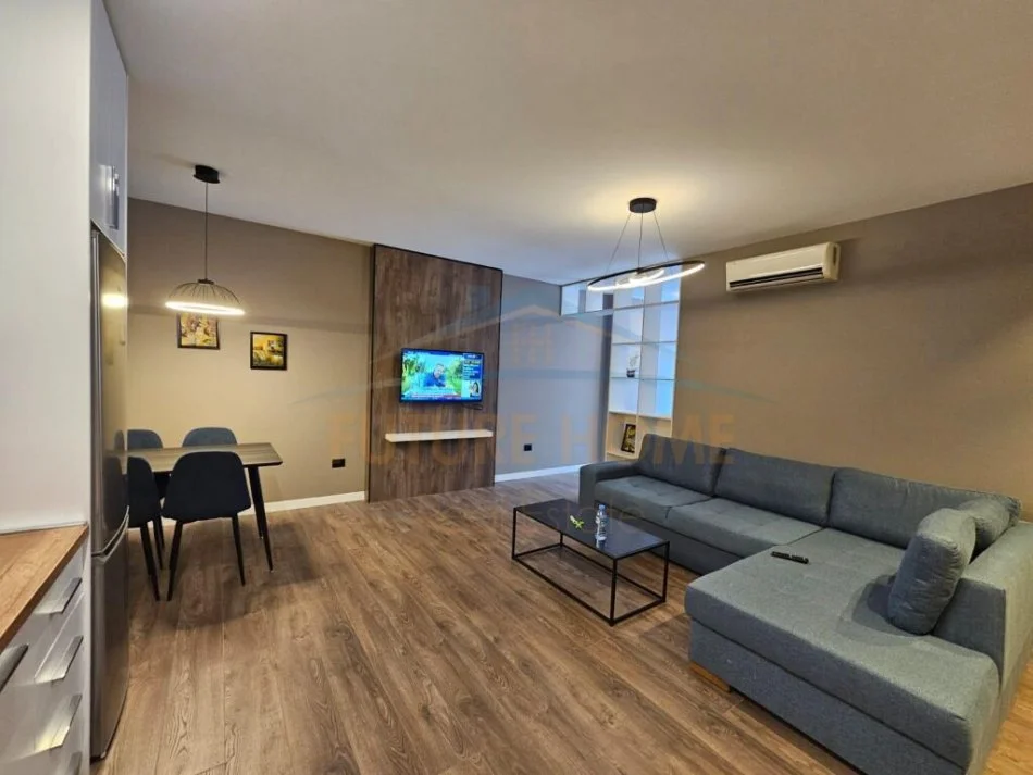 Tirane, jepet me qera apartament 1+1+Ballkon Kati 8, 65 m² 600 € 