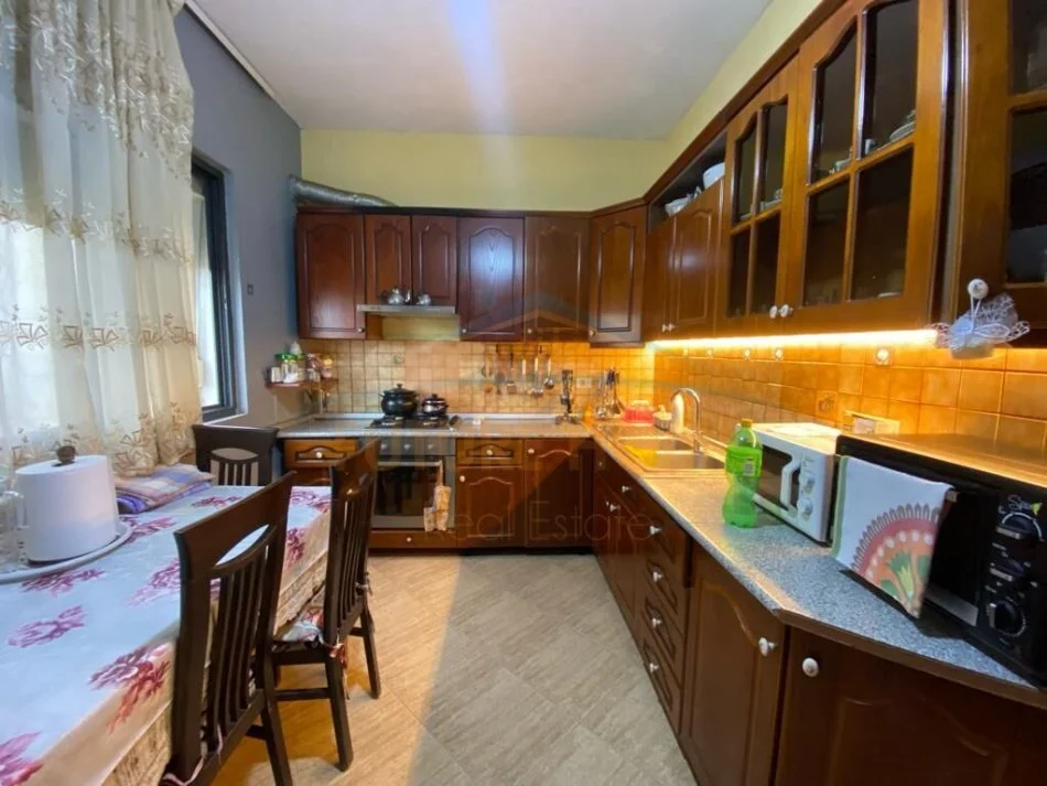 Durres, shitet Vile 2 Katshe , 660 m² 450.000 € (Plazh-Hekurudha, Durres)
