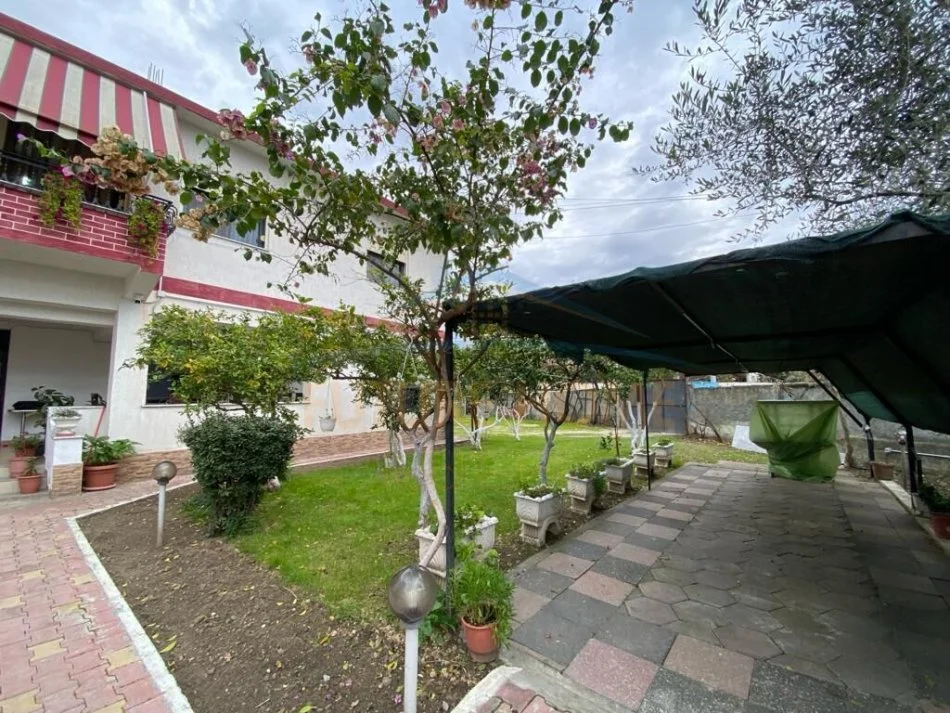 Durres, shitet Vile 2 Katshe , 660 m² 450.000 € (Plazh-Hekurudha, Durres)