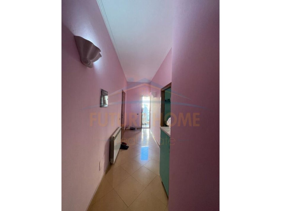 Tirane, jepet me qera apartament 2+1+Ballkon Kati 3, 169 m² 350 € (Rruga Muhamed Deliu)