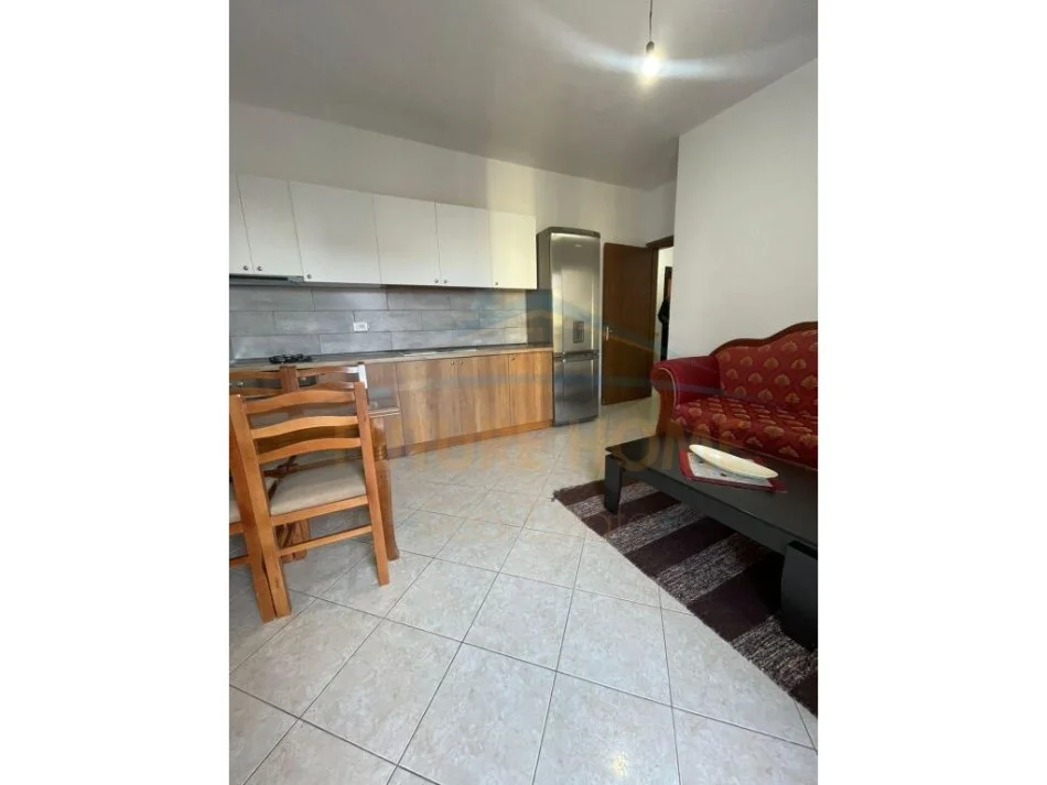 Tirane, jepet me qera apartament 1+1 Kati 3, 57 m² 300 € (Fresk)