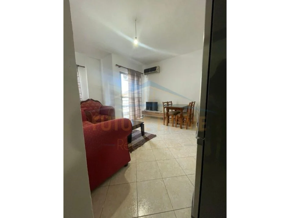 Tirane, jepet me qera apartament 1+1 Kati 3, 57 m² 300 € (Fresku)